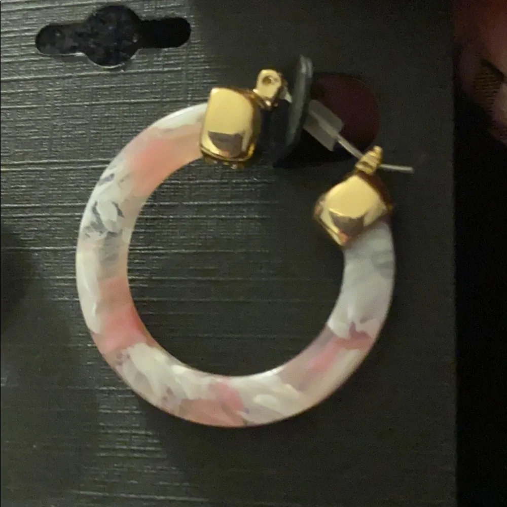 Liz Claiborne earrings pink gray swirl NWT‎